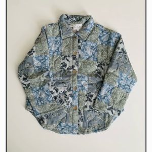 Lightweight paisley printed glaze quilted jacket. The perfect layering.
